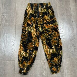 Urban Outfitters Women’s Penelope Velvet Floral Cargo Pants Size xs-tp